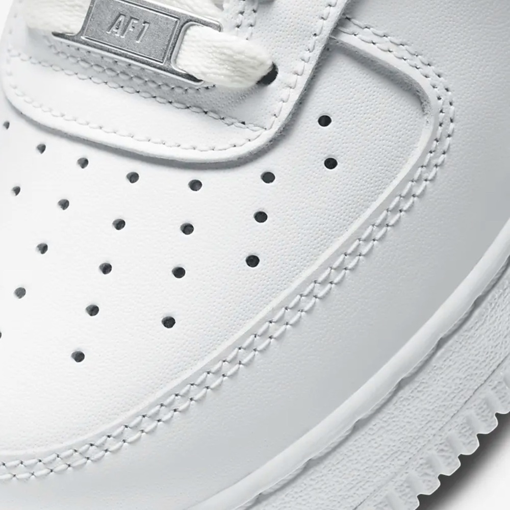 NEW NIKE AIR FORCE 1 Sneakers in White Size US 8 EUR 39 - Picture 2 of 14